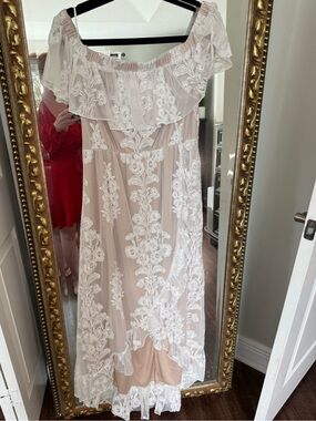 A Beautiful Soul Off-the-Shoulder Embroidered Lace Maxi Dress – Size M/L